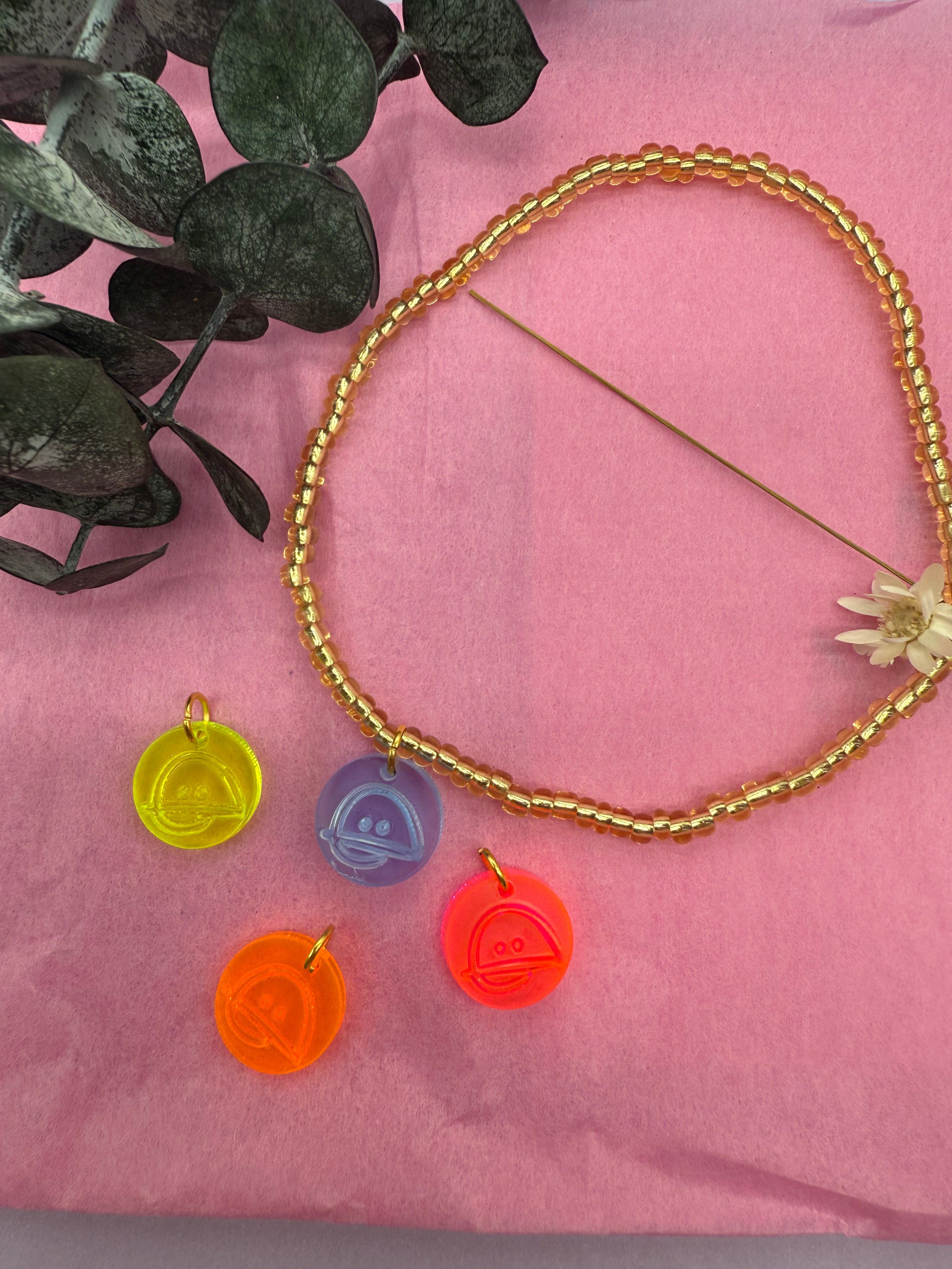 Fußbändchen mit Neon-BAIZO-Smileyanhänger