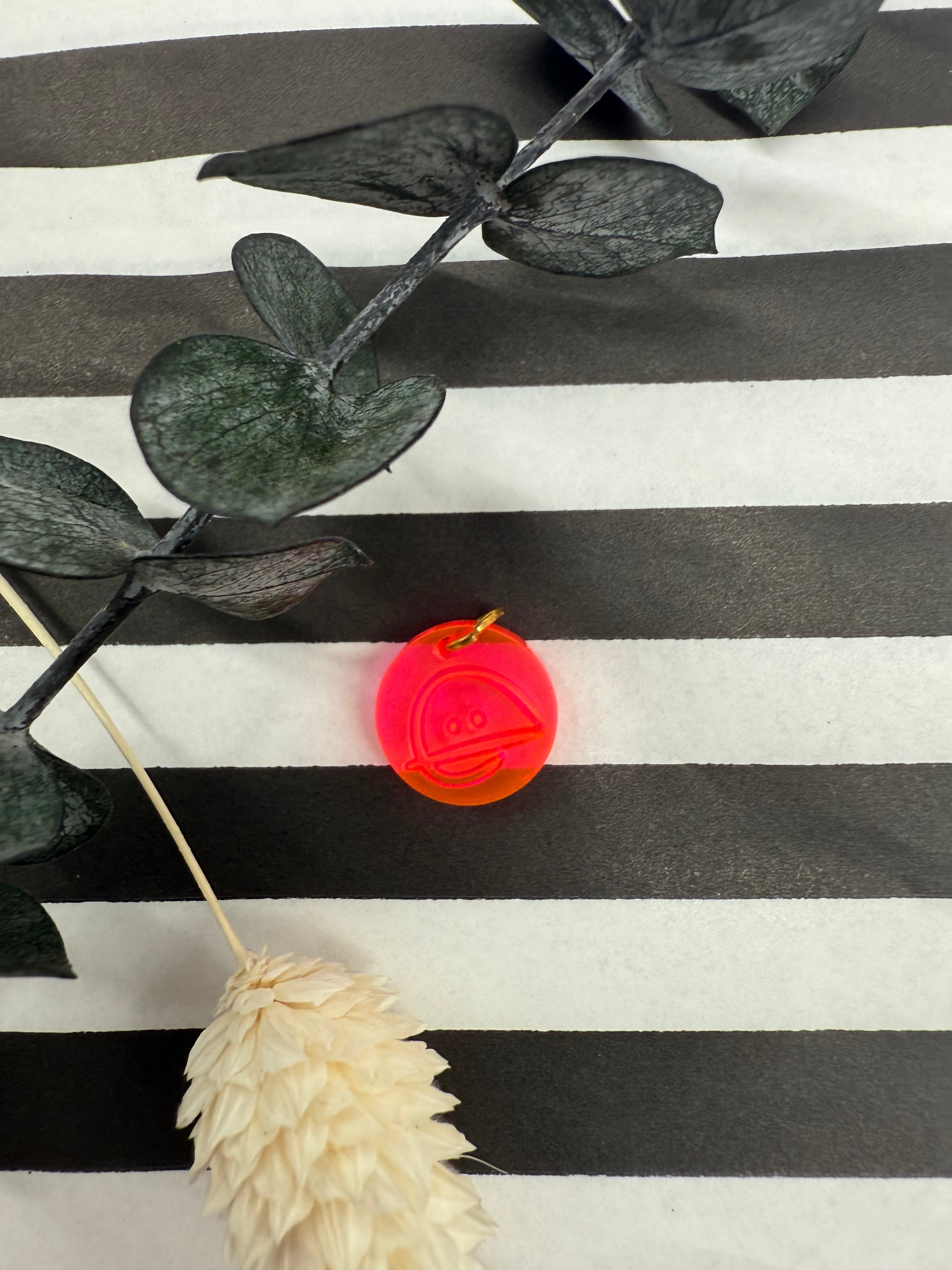 BAIZO-Anhänger aus Neon-Pink-Acryl